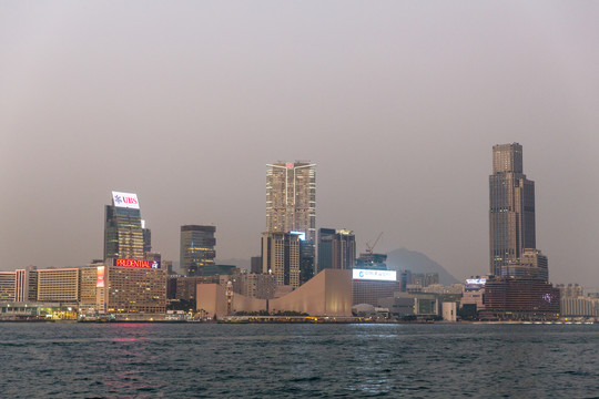 香港风情旗袍秀,茶香中诉说着忧郁的都市故事